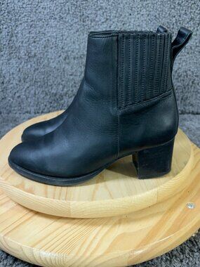 Poppy Barley Chelsea Boots Womens Size 7 Black Leather Pull On Made in Mexico
